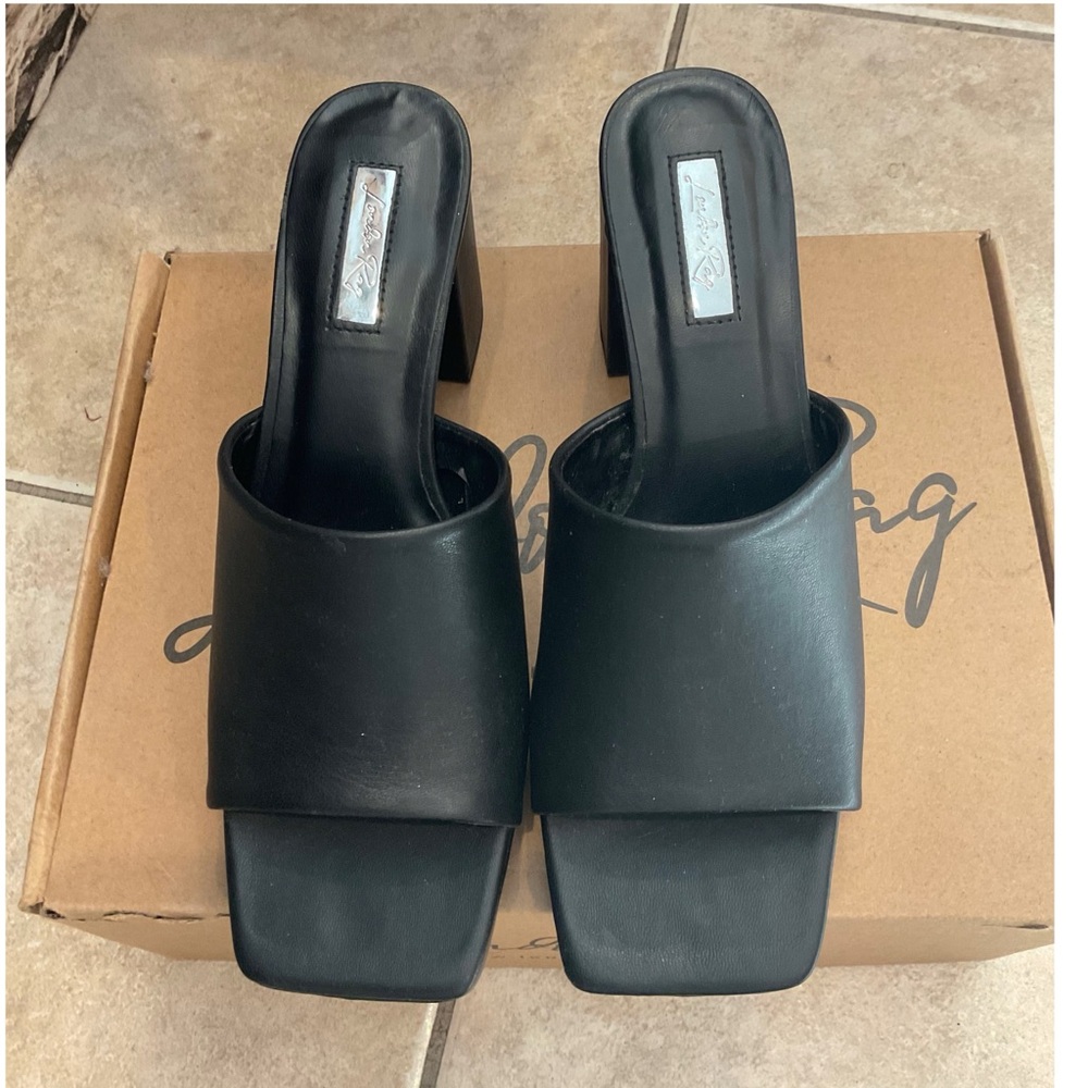 Artemisa Block Heel Slip On Sandals